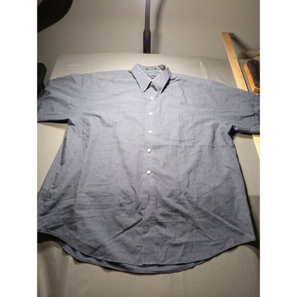 Van Heusen Wrinkle Free Short Sleeved Button Up Shirt Men's Size XL - Picture 1 of 6